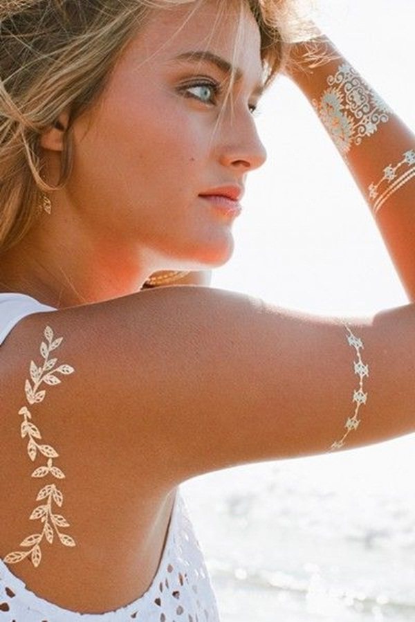 70 idées de tatouages en or pour les femmes (guide d'inspiration)