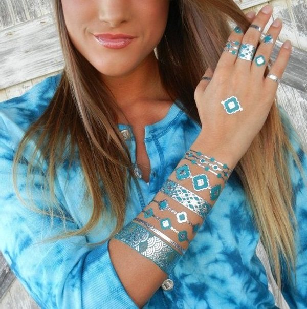 70 idées de tatouages en or pour les femmes (guide d'inspiration)