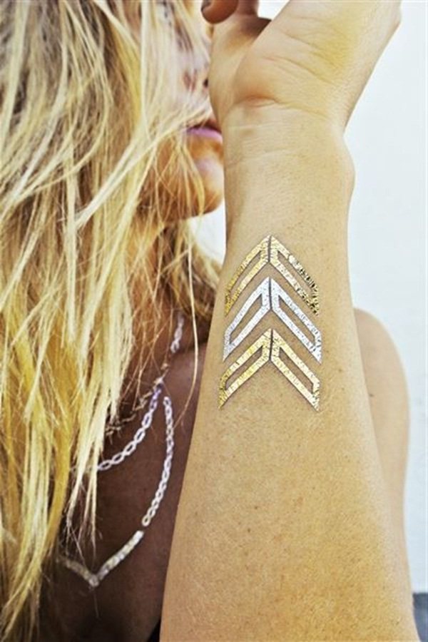 70 idées de tatouages en or pour les femmes (guide d'inspiration)