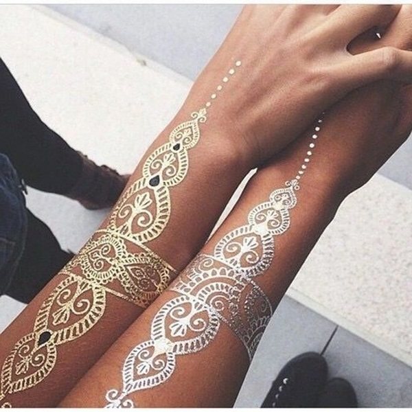 70 idées de tatouages en or pour les femmes (guide d'inspiration)