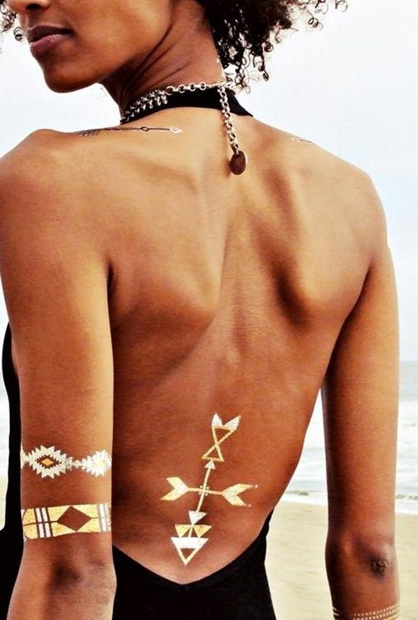 70 idées de tatouages en or pour les femmes (guide d'inspiration)