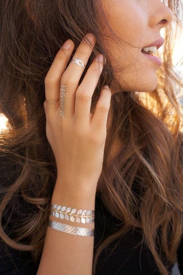 70 idées de tatouages en or pour les femmes (guide d'inspiration)