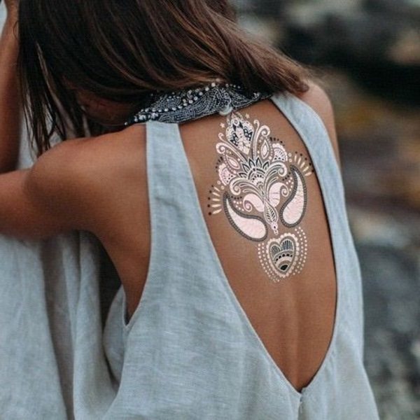 70 idées de tatouages en or pour les femmes (guide d'inspiration)