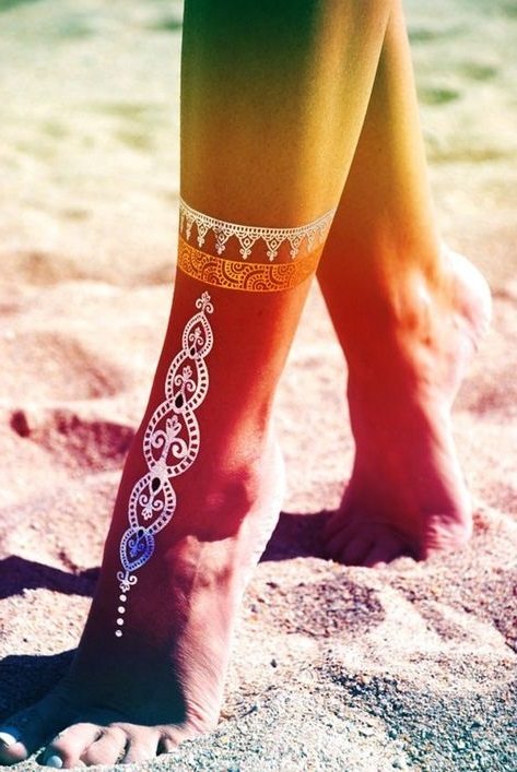 70 idées de tatouages en or pour les femmes (guide d'inspiration)