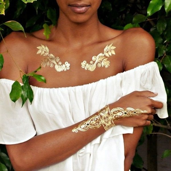 70 idées de tatouages en or pour les femmes (guide d'inspiration)