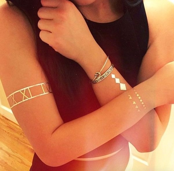 70 idées de tatouages en or pour les femmes (guide d'inspiration)