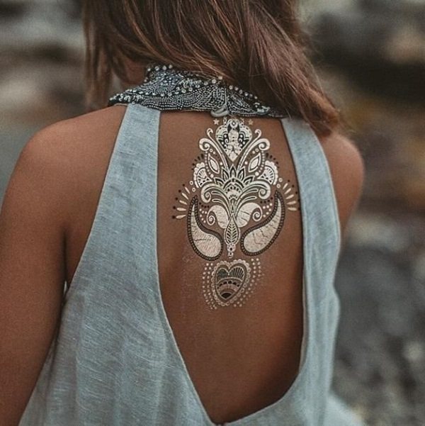 70 idées de tatouages en or pour les femmes (guide d'inspiration)