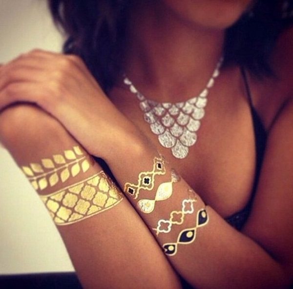 70 idées de tatouages en or pour les femmes (guide d'inspiration)