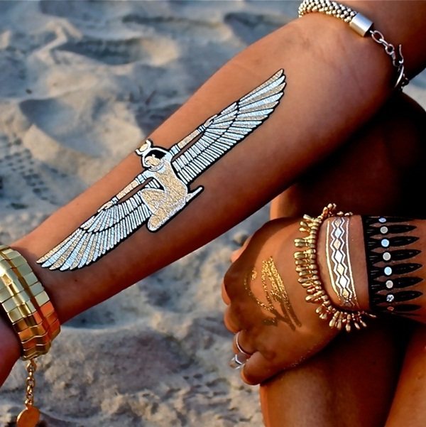 70 idées de tatouages en or pour les femmes (guide d'inspiration)