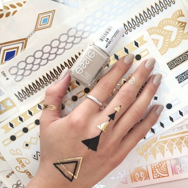 70 idées de tatouages en or pour les femmes (guide d'inspiration)