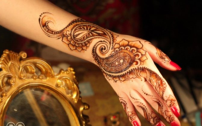 Et ce concombre mehendi est plus grand.