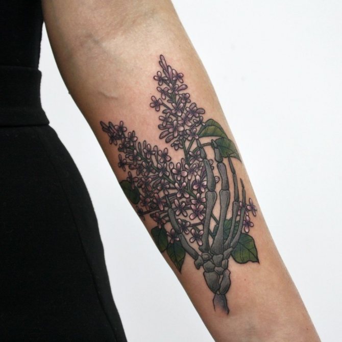 Et un tatouage de lilas squelettique comme celui-ci pourrait symboliser la séparation.