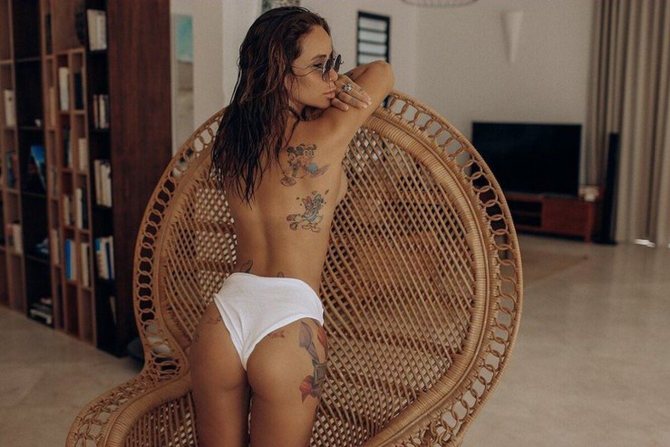 Tatouage d'Aiza Anokhina