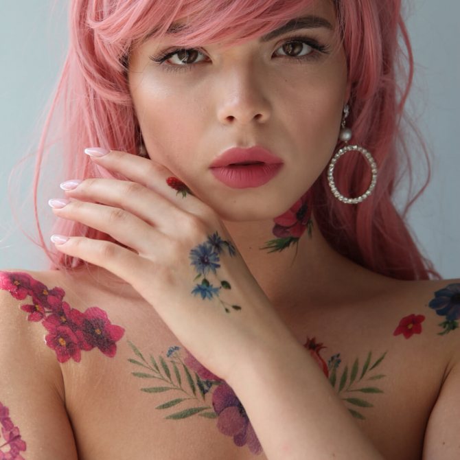 Tatouages à l'aquarelle pour les filles