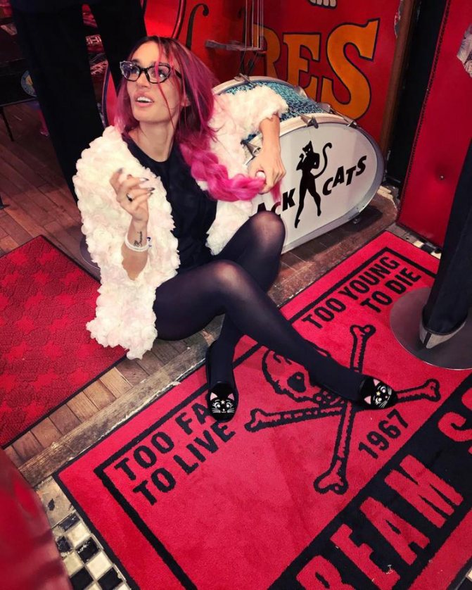 Alena Vodonaeva photo on the floor