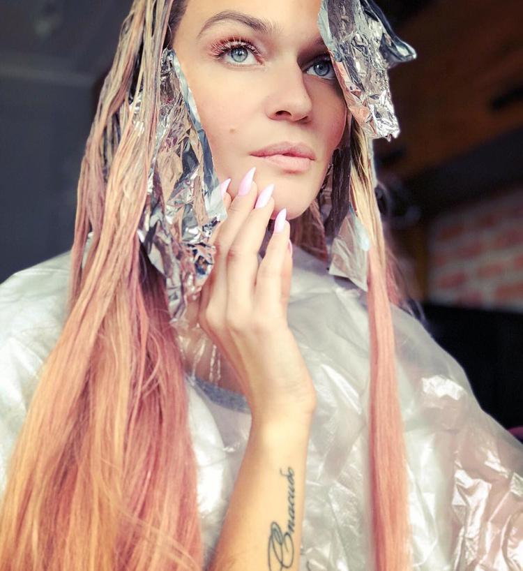 Alena Vodonaeva dyes her clothes in another color