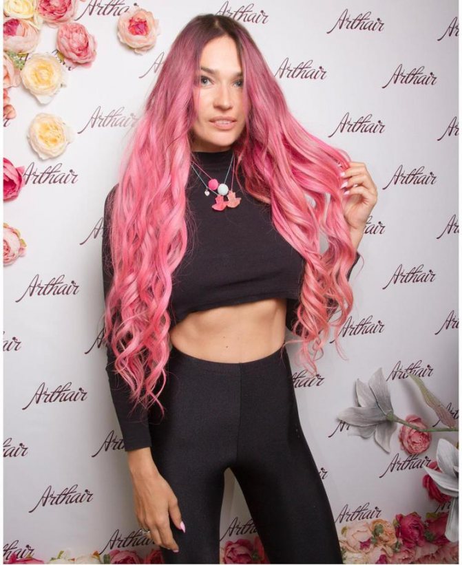 Alena Vodonaeva with pink hair
