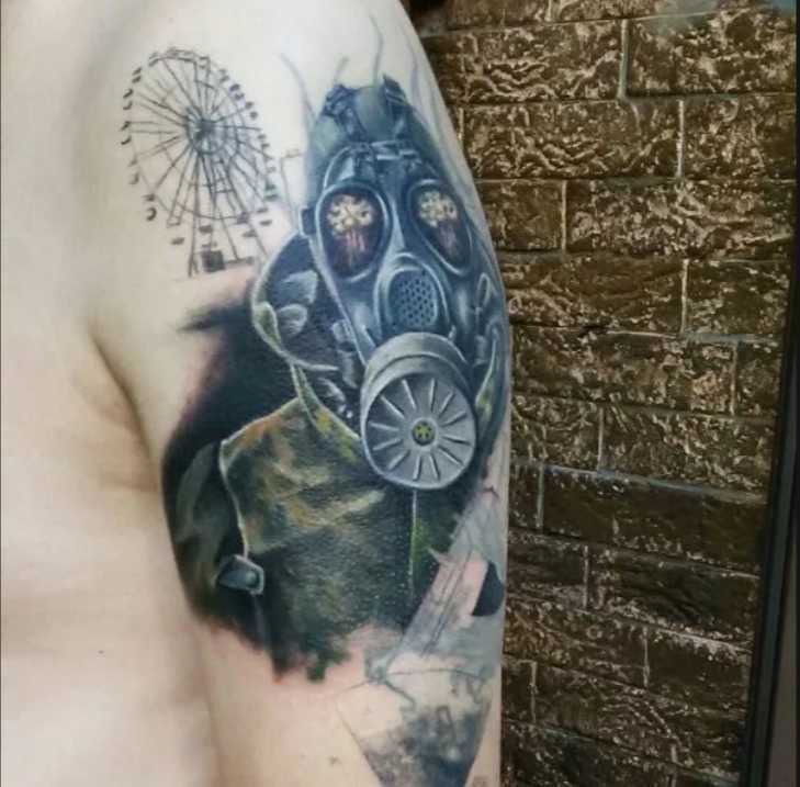 Tatuajes militares en el hombro
