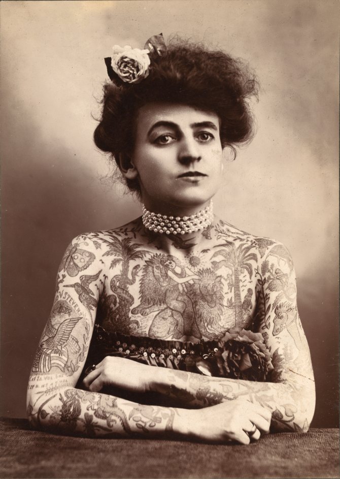 La actriz de circo estadounidense Maude Wagner, 1907.