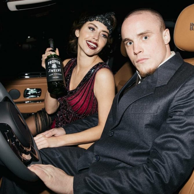 Arthur Akab Kulinsky et sa petite amie