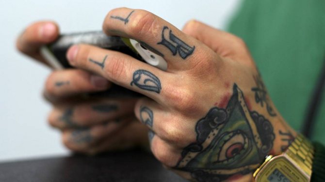 Astropsykolog vurderer virkningen af en tatovering på en persons skæbne