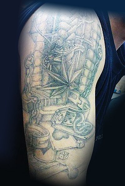 Piippu vangin olkapäällä