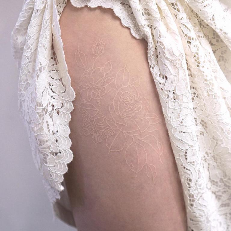 photo de tatouage blanc