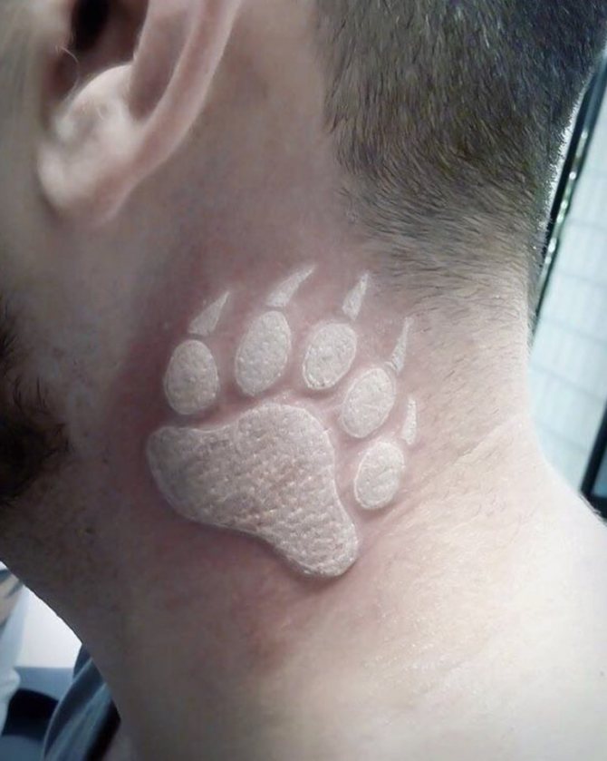 photo de tatouage blanc