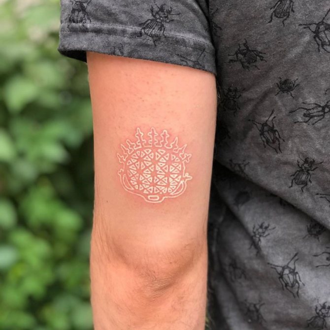 photo de tatouage blanc