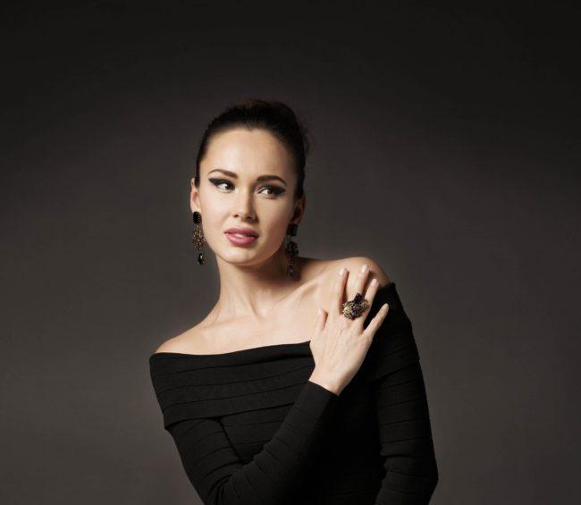 Biographie et vie personnelle d'Aida Garifullina, carrière créative, prix et titres