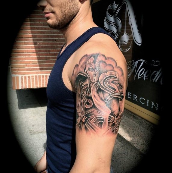 Guerrier sur l'épaule