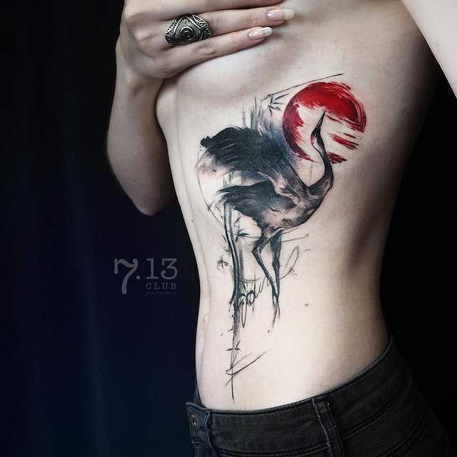 Tatouage latéral de la grue