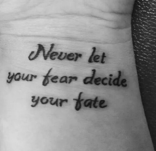 Plus de 120 phrases de tatouage pour les hommes