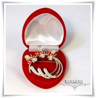 Пчелна брошка