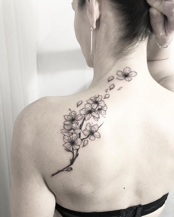 Tatouage de fleurs de cerisier en noir et blanc pour les filles