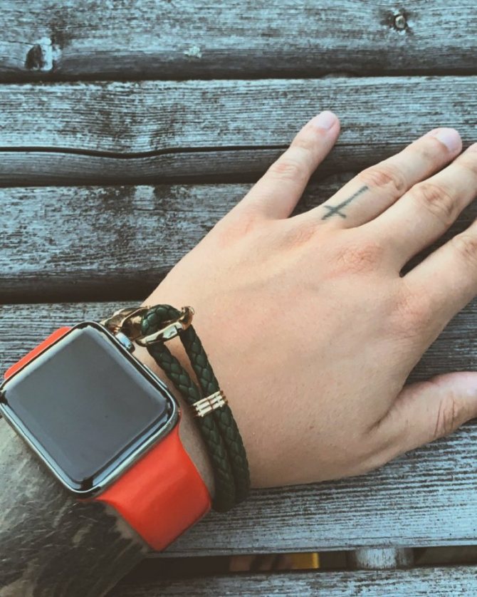 tetování kříže na palci znamená