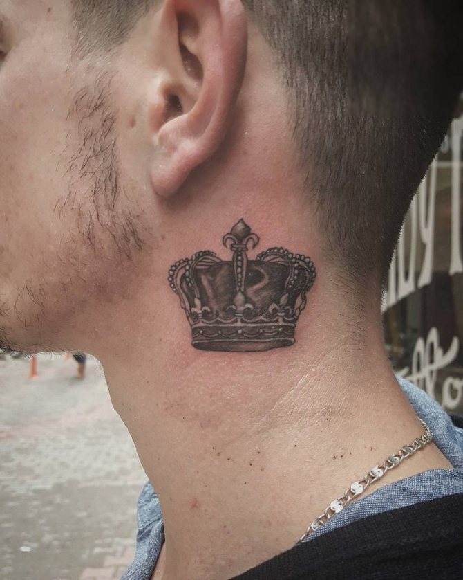 What does crown tattoo mean