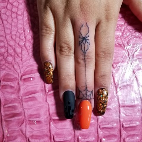 Mit jelent a pók tetoválás a férfiak számára? Egy pók tetoválása, jelentése a lányoknak