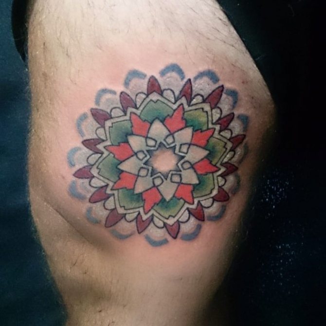 Farbiges Mandala-Tattoo