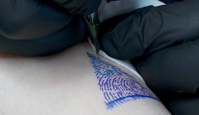 Armastuse daktüloskopeerimine. Sõrmejälgede tätoveeringud teevad Tšeljabinskis