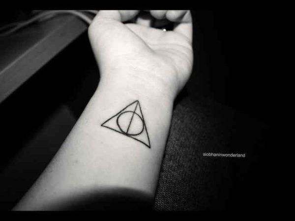 Tetování na zápěstí Relikvie smrti