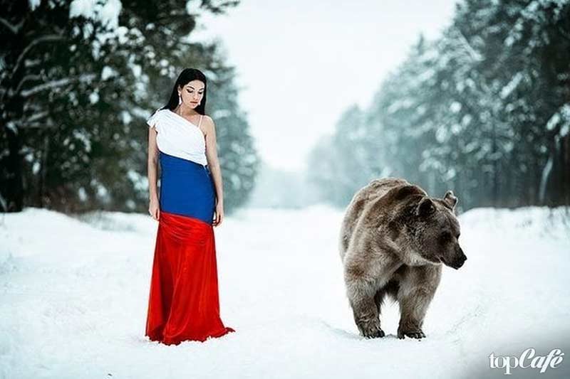 Photo d'une fille avec un ours