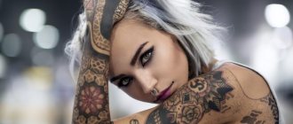 fille avec un tatouage