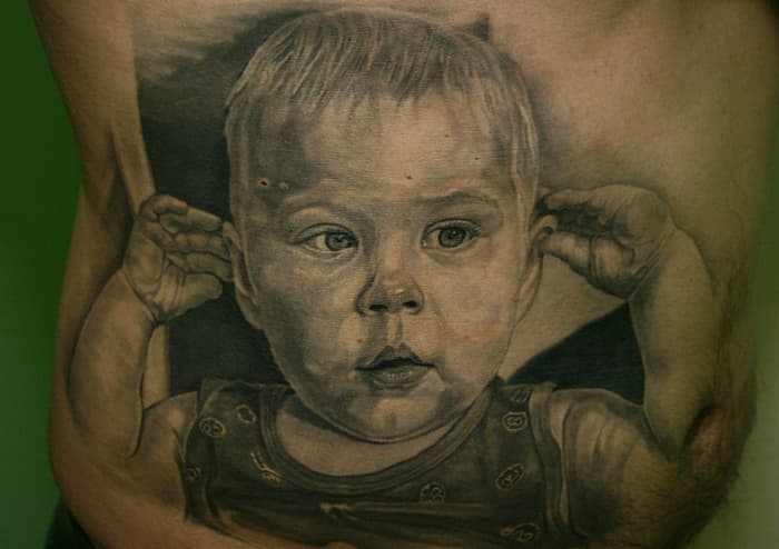 Les filles préfèrent le portrait ou le nom du bébé