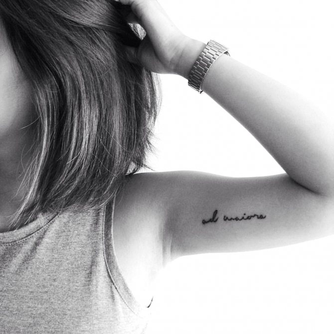 Écriture, sceau ou lettrage ancien ou moderne,