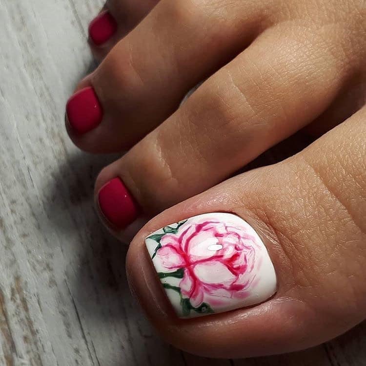 Διχρωμία πεντικιούρ με ροζ αποχρώσεις