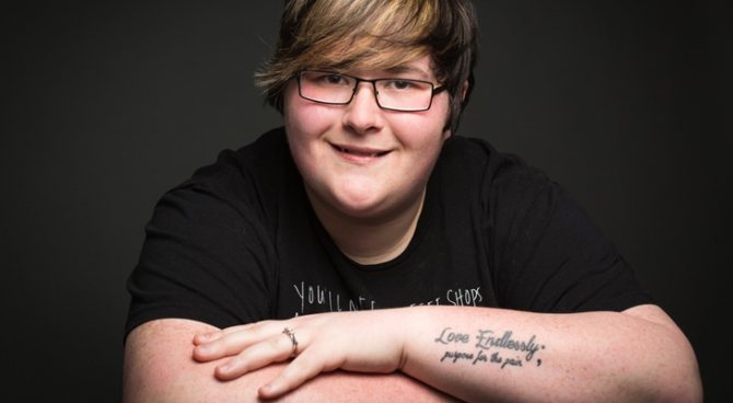 Amy Blouin est l'auteur de The Semicolon Project.