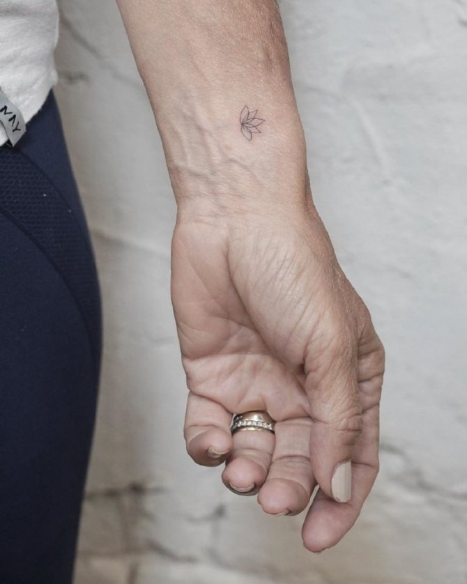 Minimalist Tattoo Sketch