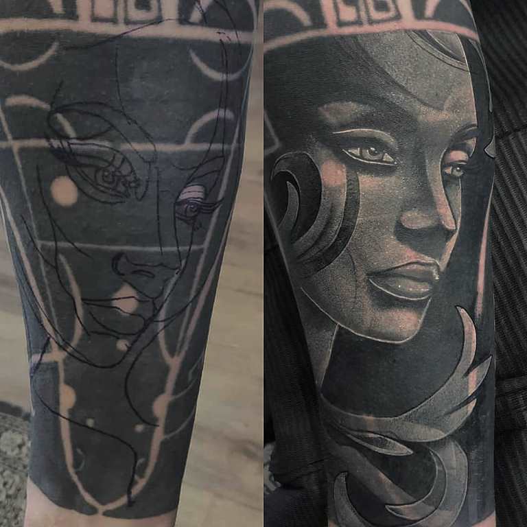 Bocetos de tatuajes superpuestos