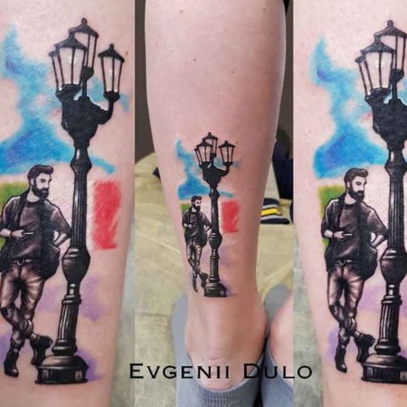 Tatouage de lanterne sur la jambe